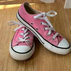 Converse size 1Y pink low top sneakers